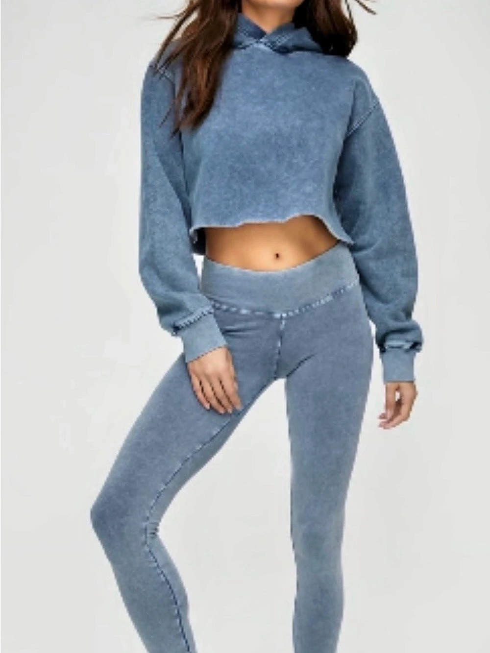 Aritzia Tna Cropped Blue Acid Wash
Hoodie size small